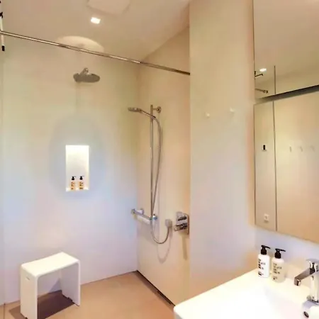 Lägenhet Lakeside Retreat In - Private Jacuzzi & Garden Oasis Konstanz