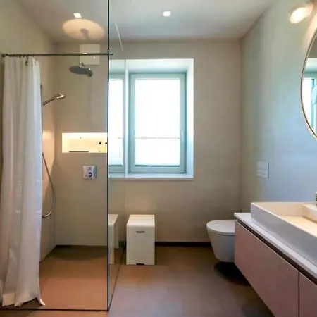 Lägenhet Lakeside Retreat In - Private Jacuzzi & Garden Oasis *