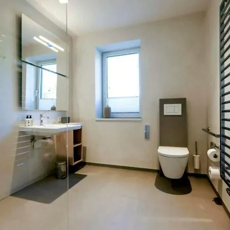 Lägenhet Lakeside Retreat In - Private Jacuzzi & Garden Oasis Konstanz