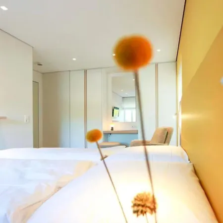 Lägenhet Lakeside Retreat In - Private Jacuzzi & Garden Oasis Konstanz